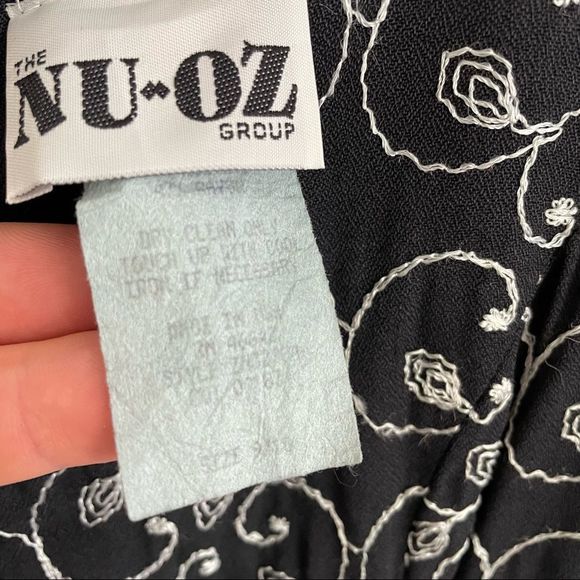 Vintage | 90s “Nu-Oz” Floral Embroidered Mini Dress - Picture 7 of 10